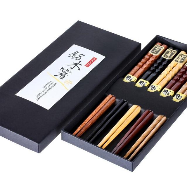 Escoba Red Barrel Studio® 5 Pair Organic Basic Hardwood Japanese Reusable Wood Chopsticks