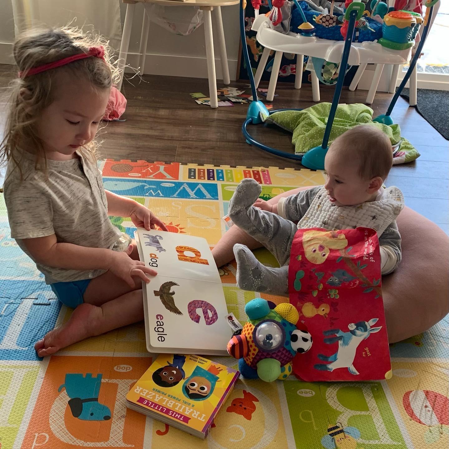 Big sisters read the best books. Winter 2020/2021