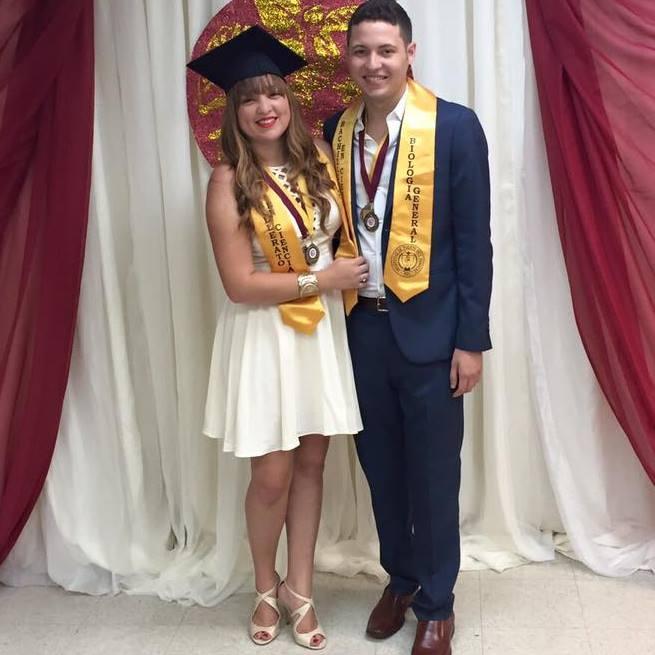 Mayo 2015: Nos graduamos de la universidad y ambos recibimos un Bachillerato en Ciencias de la Universidad de Puerto Rico - Humacao.