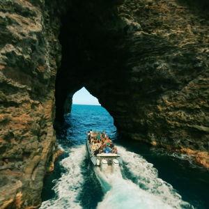 Nā Pali Coast Sea Caves Expedition