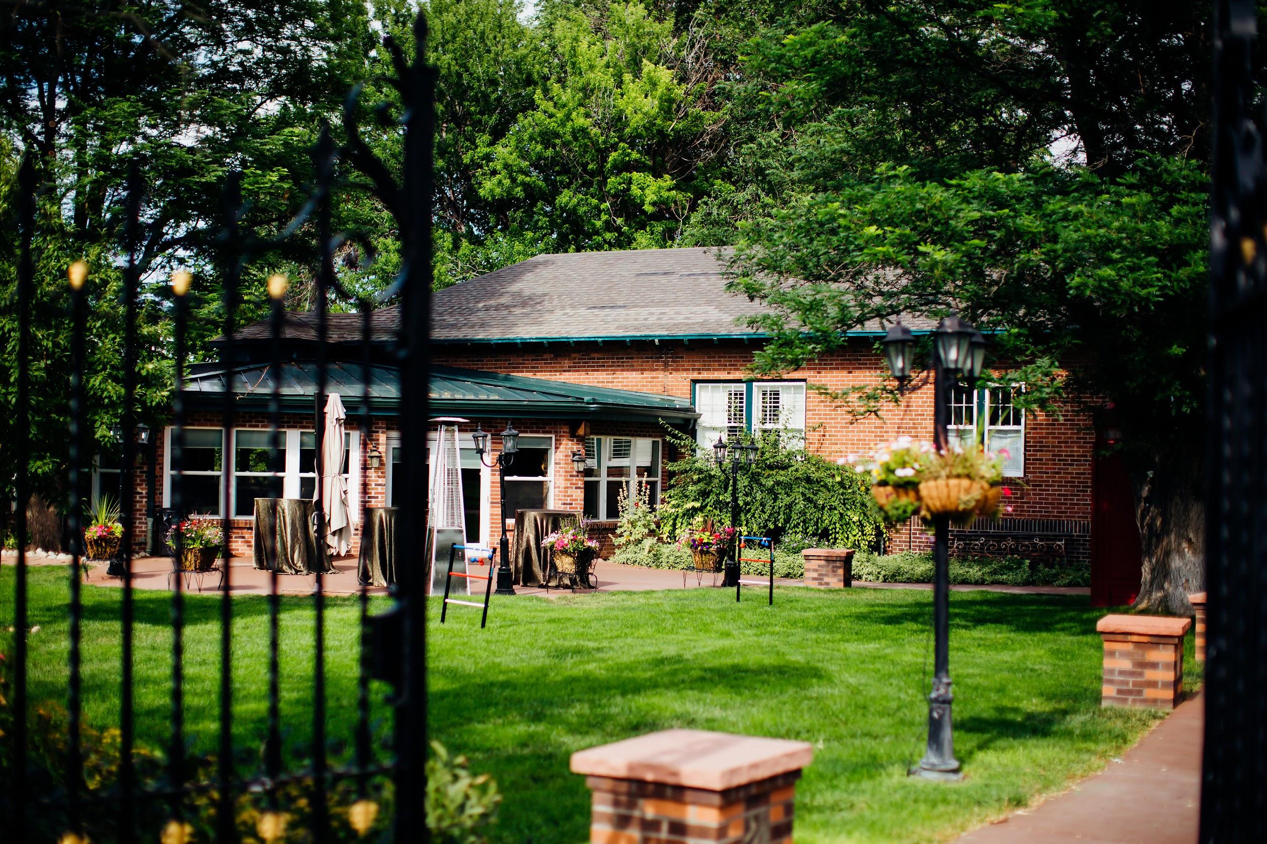 The Wedding Website of Laura Elizabeth Ramos and Jay Dee Hill