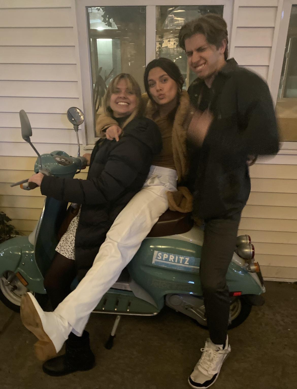 Bescak siblings