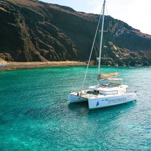 Catamaran tour for 2 in Santorini (Honeymoon)