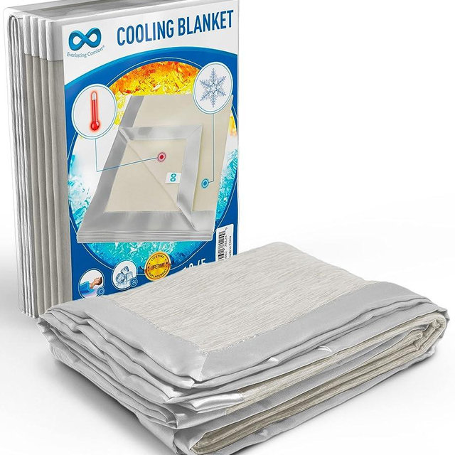 Everlasting Comfort Cooling Blanket for Hot Sleepers - Dual Sided Bamboo Summer Blanket Reduces Body Temp up to 10° in Under 5 Mins - Light Cooling Bed Throw Blanket for Sleeping (60x80)