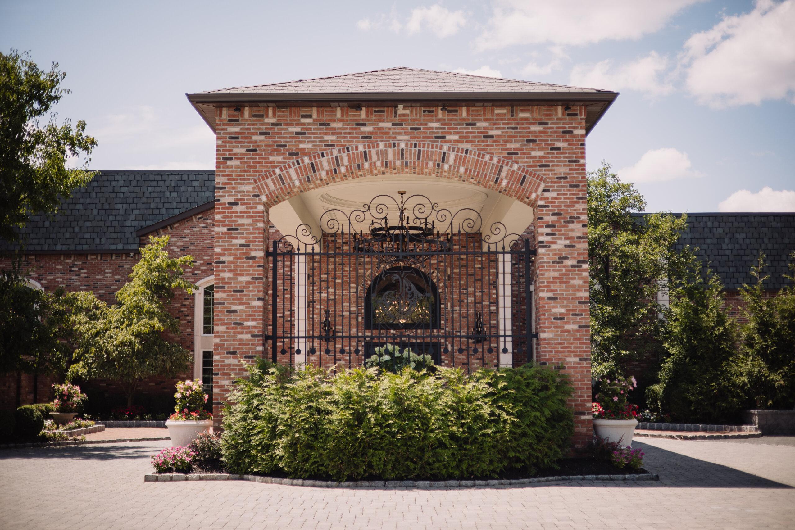 The Wedding Website of Lisa IL Grande and Joey DiSarno