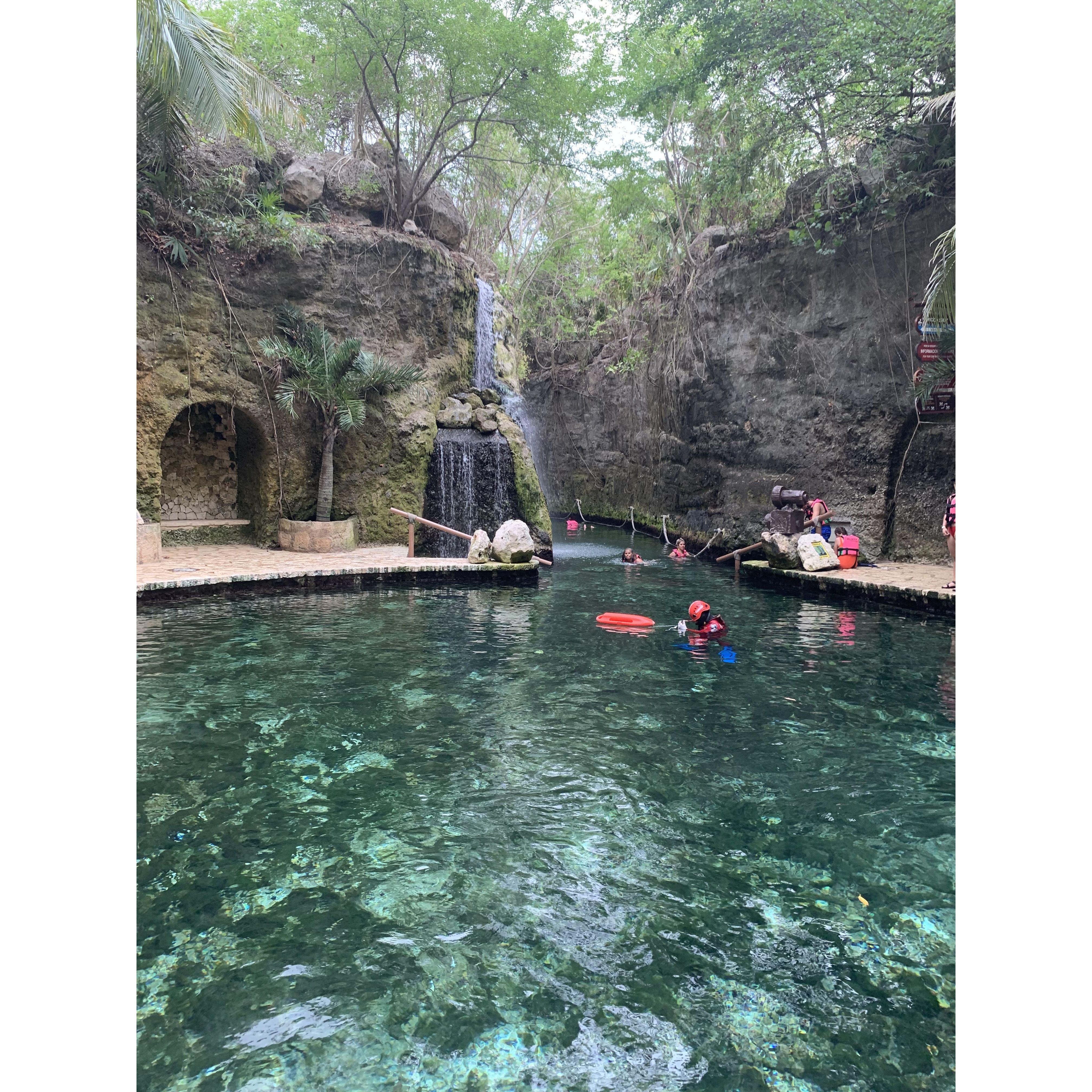 Nature reserve where you can float or swim. Reserva natural donde se puede flotar o nadar.
