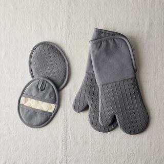 Silicone Oven Mitts and Pot Holders Set