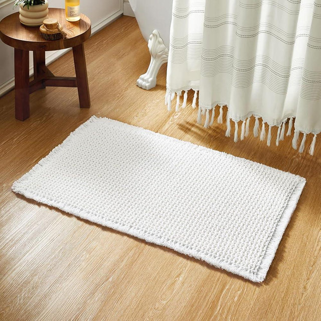 TYUU White Bathroom Rugs, Super Absorbent Non Slip Bath Mat Quick Dry Bath Rugs Washable Boho Farmhouse Bathroom Rugs for Bathroom with Non Slip Rug Pad, White 36"x24"