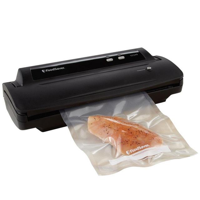 FoodSaver V2244 Vacuum Sealing System with Starter Kit