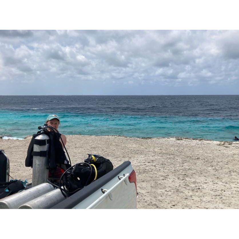 Anna prepping for the dive in Bonaire (May 2022)