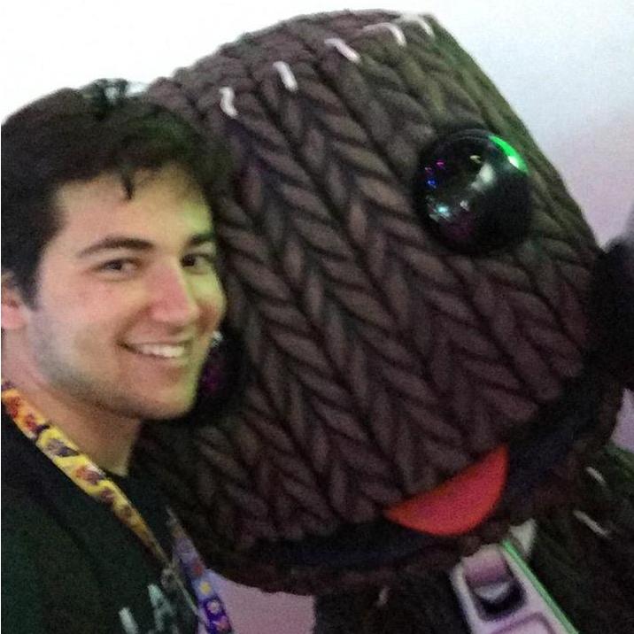 Robert poses with Sackboy from LittleBigPlanet, E3 2015.