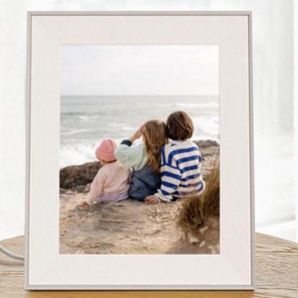 Aspen 12| Aura’s most versatile HD digital picture frame