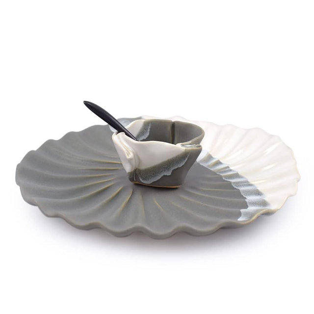 Modern Artisans Hilborn Pottery Contemporary Twist Collection: Organic Ripple Serving Plate
