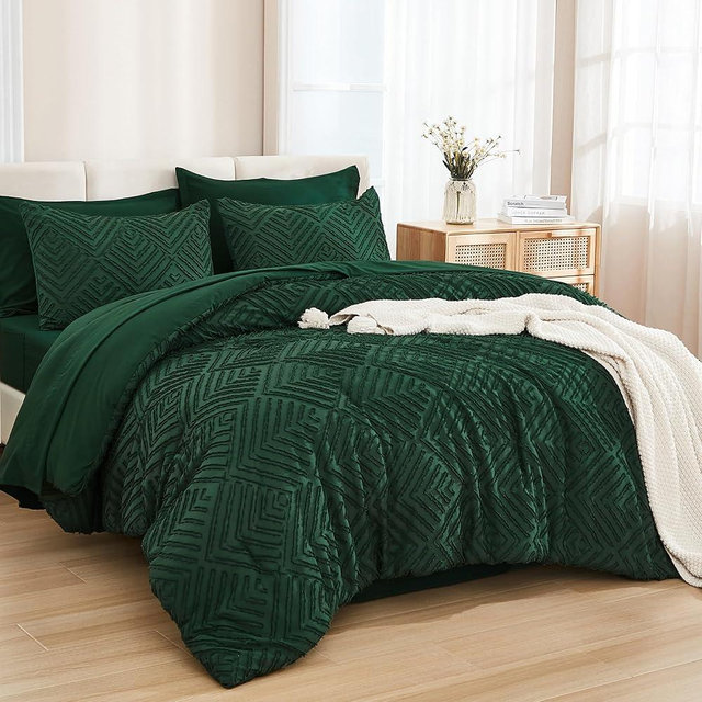 Andency Oversized King Comforter Set Dark Emerald Green - 7 Pieces Bed in a Bag Super King Bedding Sets, Boho Tufted Lightweight Fluffy Bed Set with Comforter, Sheets, Pillowcases & Shams