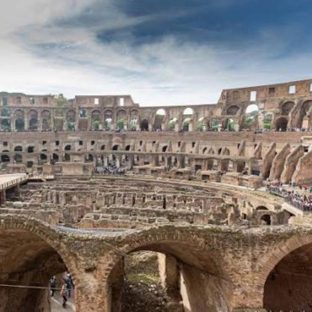 Tour for 2 at the colosseum in Rome