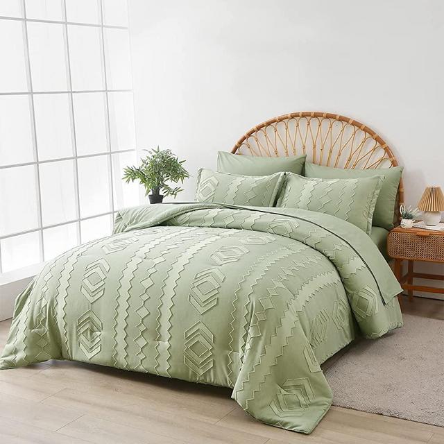 WURUIBO Tufted Queen Comforter Set,7 Piece Green Bed in a Bag Boho Shabby Chic Jacquard Comforter and Sheet Set,Green Farmhouse Bedding Set,Soft Microfiber Bedding Set for All Season(Green,Queen)