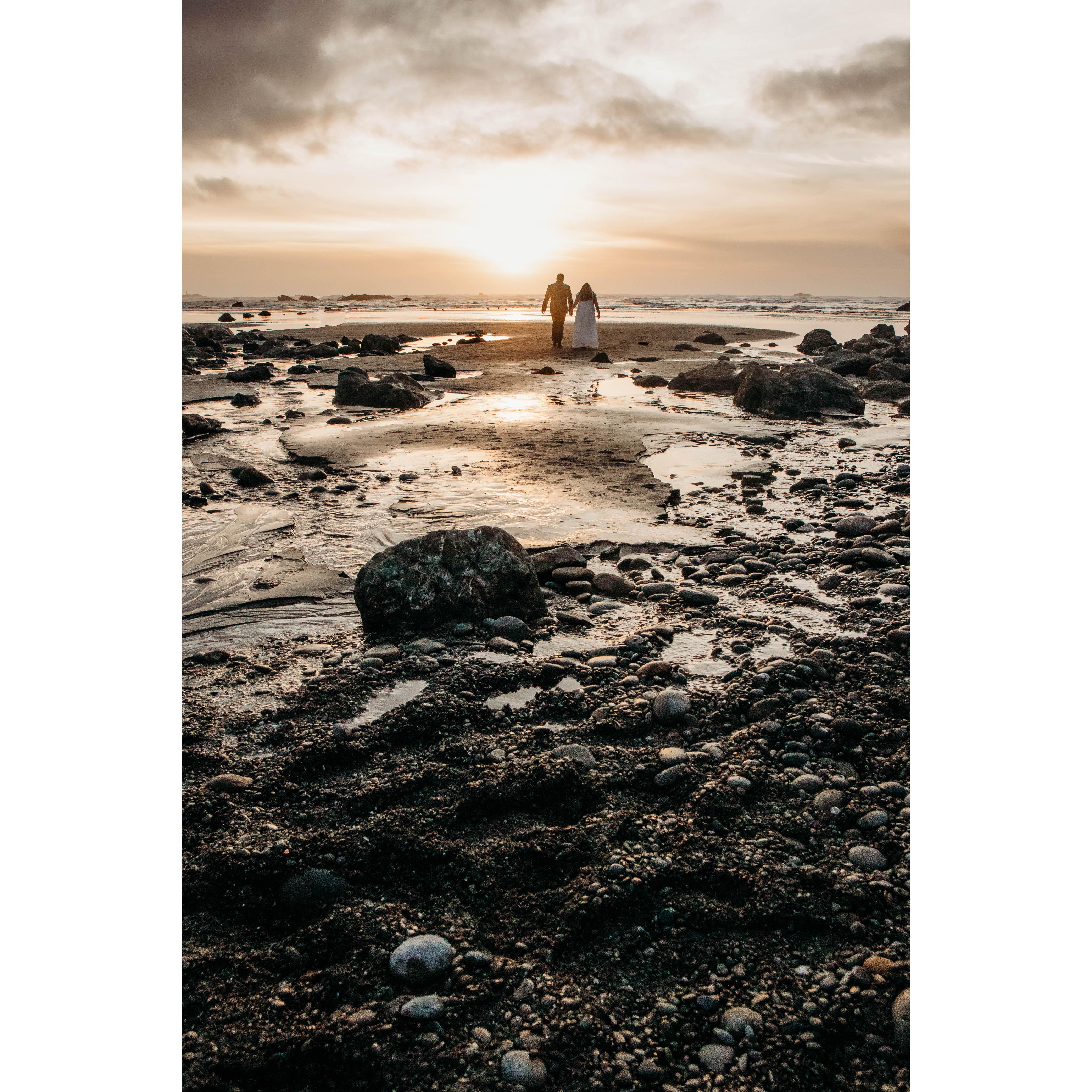 Engagement Photos done at Ruby beach by photographer Madi Cameron