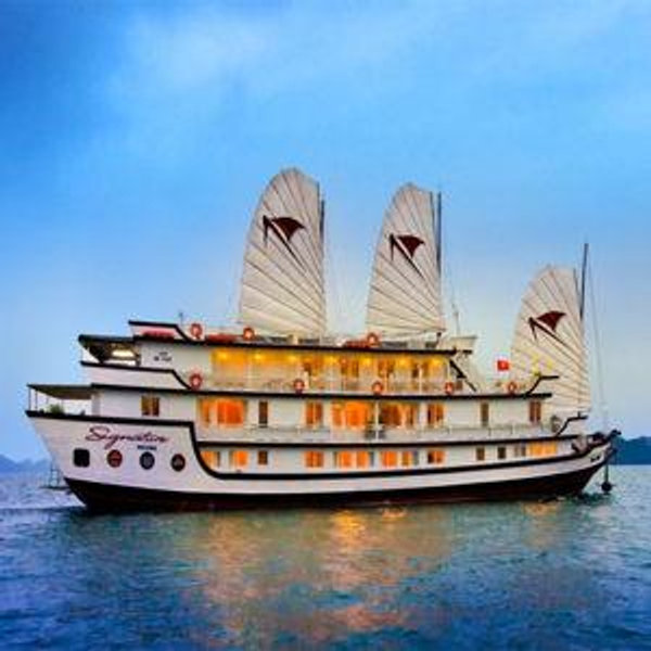 Junk Boat Cruise on Halong Bay