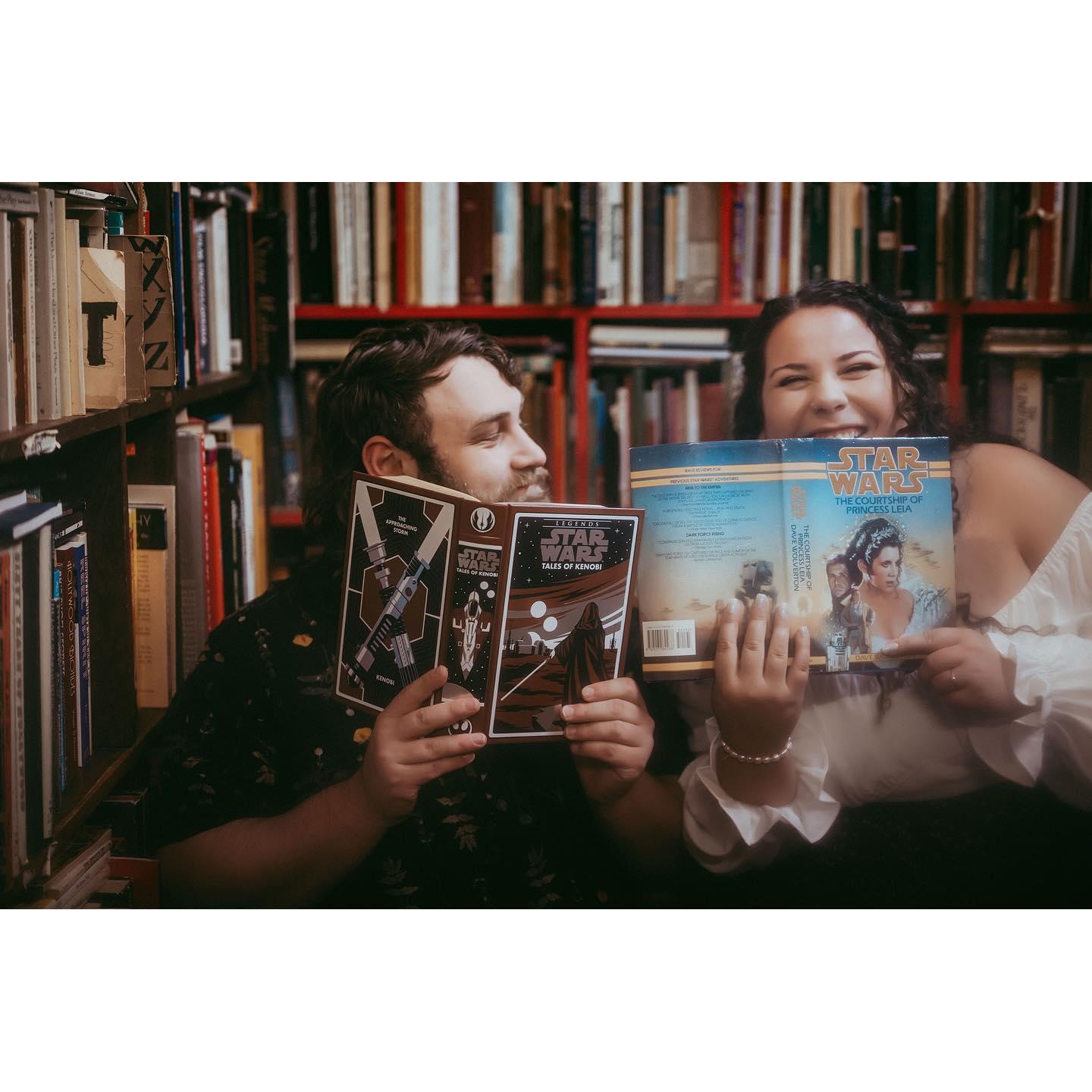 Star Wars made it into the engagement photos, someone is a super fan...