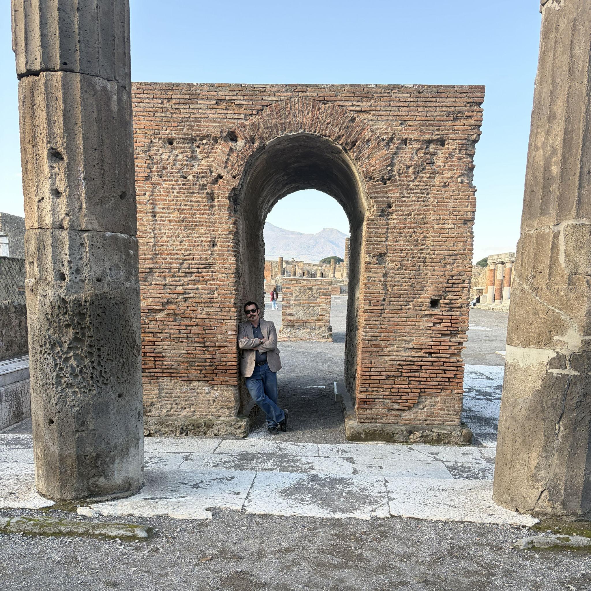 Waiting for trouble to try to pass through into Pompeii