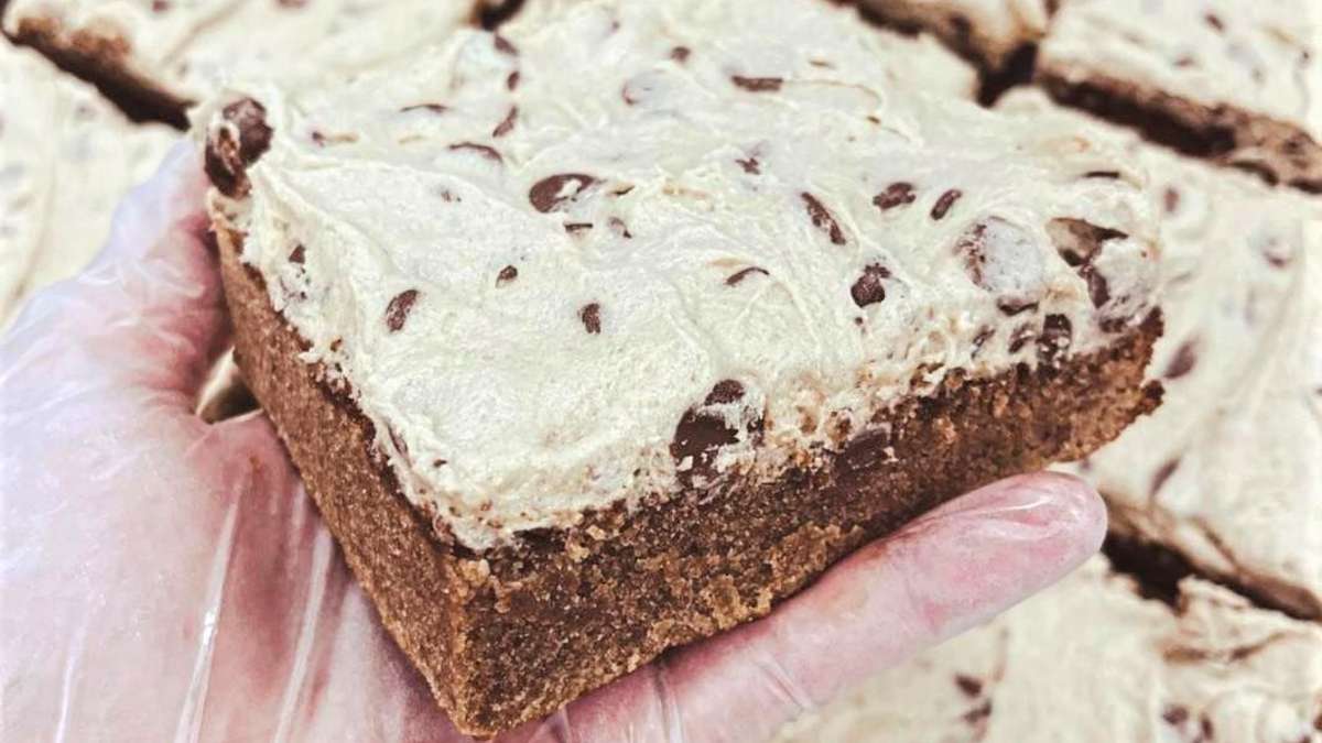 The Golden Whisk Bakery Wedding Cakes & Desserts Zola