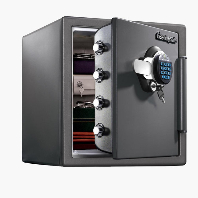 SENTRYSAFE DIGITAL FIRE/WATER SAFE: MODEL SFW123GDC