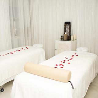 60-Minute All-Inclusive Couples Massage for 2 - Miami