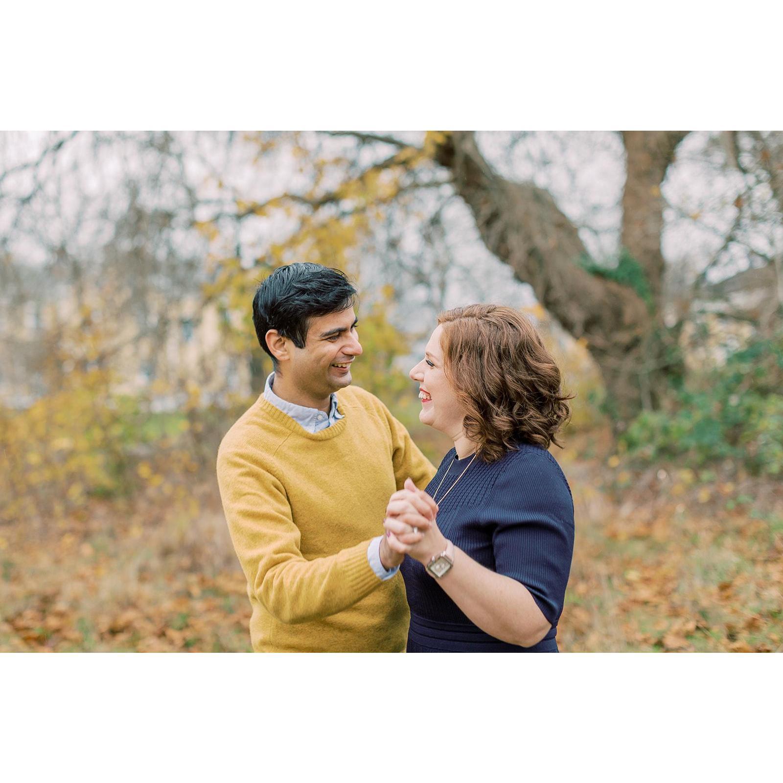 Engagement pictures in Discovery Park in Seattle, Washington. Photographer: Sarah Harris