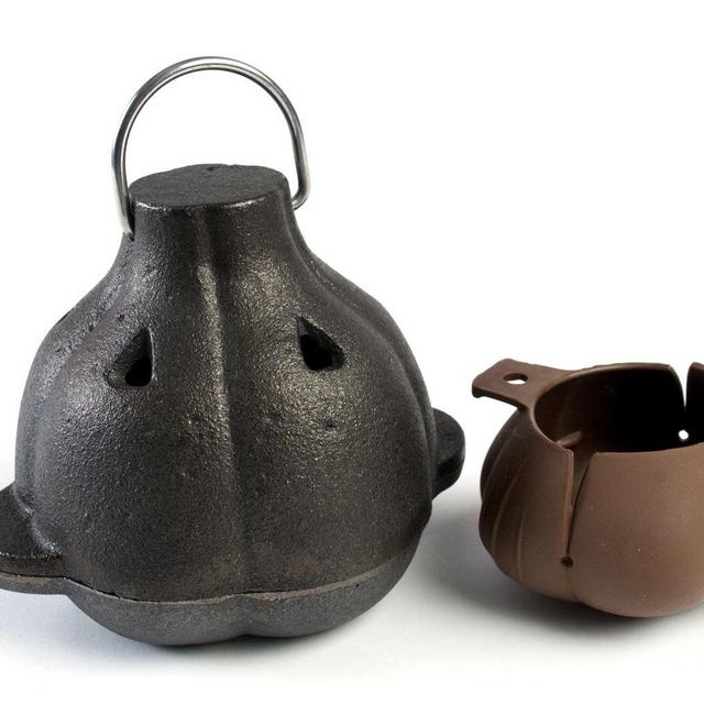 Charcoal Companion Cast Iron Garlic Roaster Squeezer Set – for Kitchen or BBQ Grill – CC5127