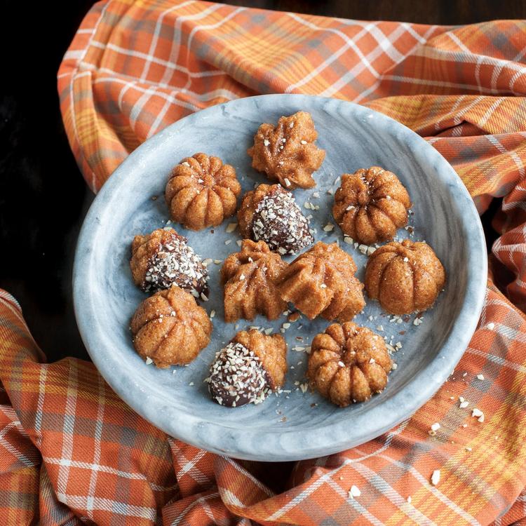 Woodland Cakelet Pan Acorn Pine Cone Leaves by Nordic Ware 