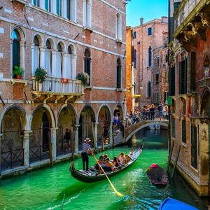 Venice Gondola Tour - Honeymoon