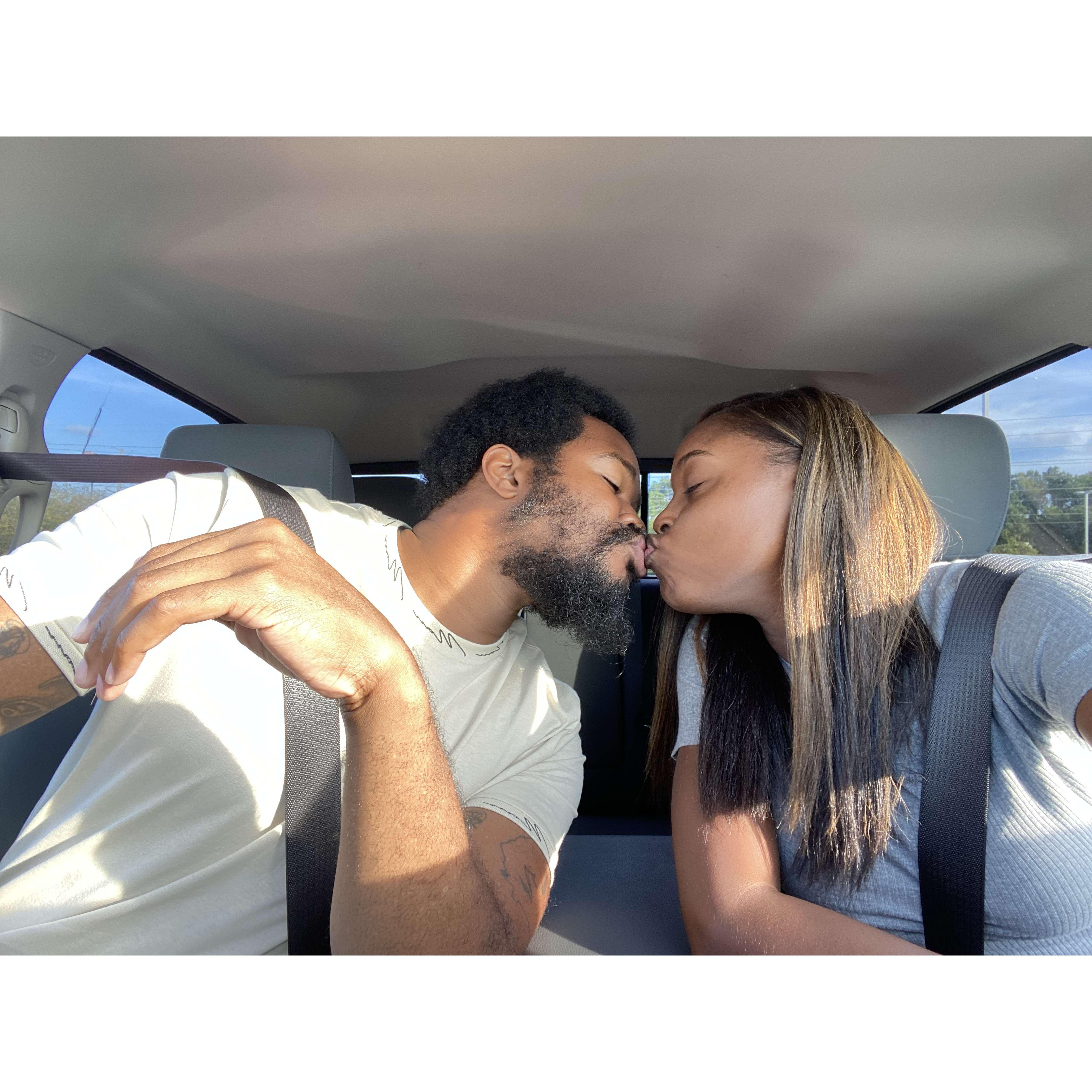 Smooches on the fly!