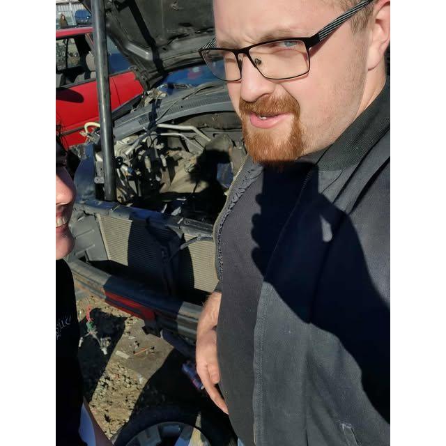 Guess who snapped the screw while fixing Karen's Nissan sparkplugs in a AutoZone parking lot...          Henrico, Va  September 2023