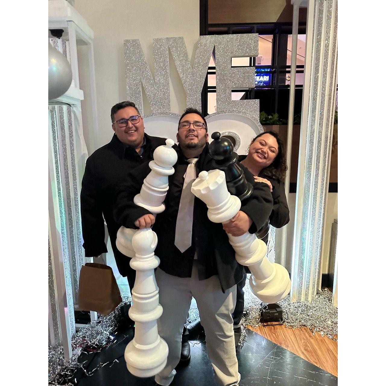 Alejandra third-wheeling it...