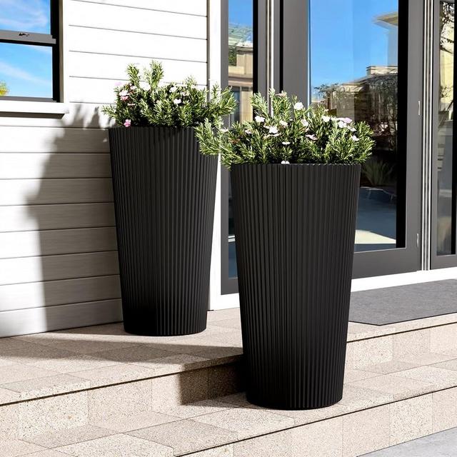 FONTOI 23.6" Tall Planter for Outdoor Plants Set of 2 Large Outdoor Plastic Striped Flower Pots, Front Porch Furniture, Garden Pots, Decorative Planters for Indoor/Outdoor, Patio, Balcony, Black