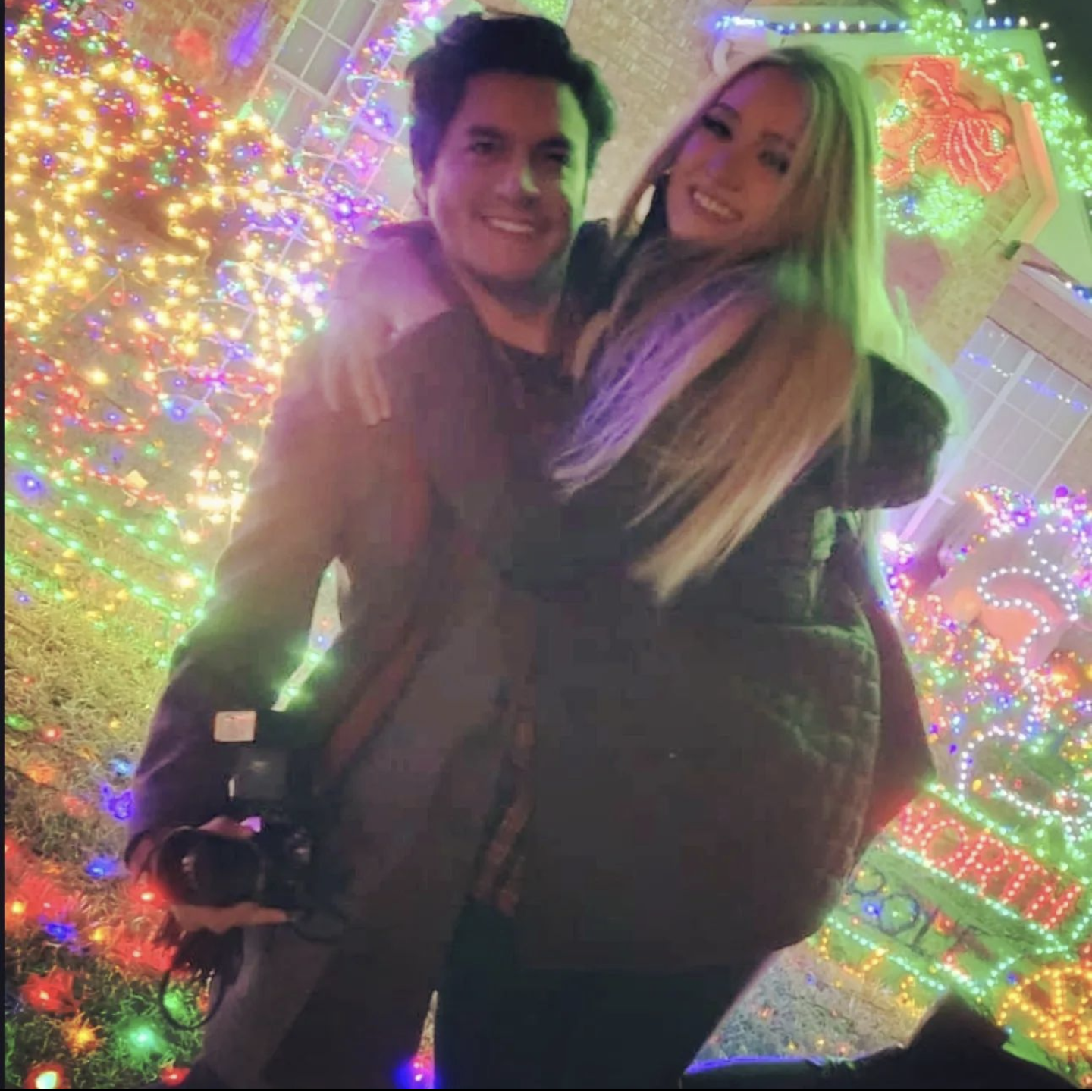 We are so happy to begin our lives as a married couple! - ¡Estamos muy felices de comenzar nuestra vida como pareja casada!