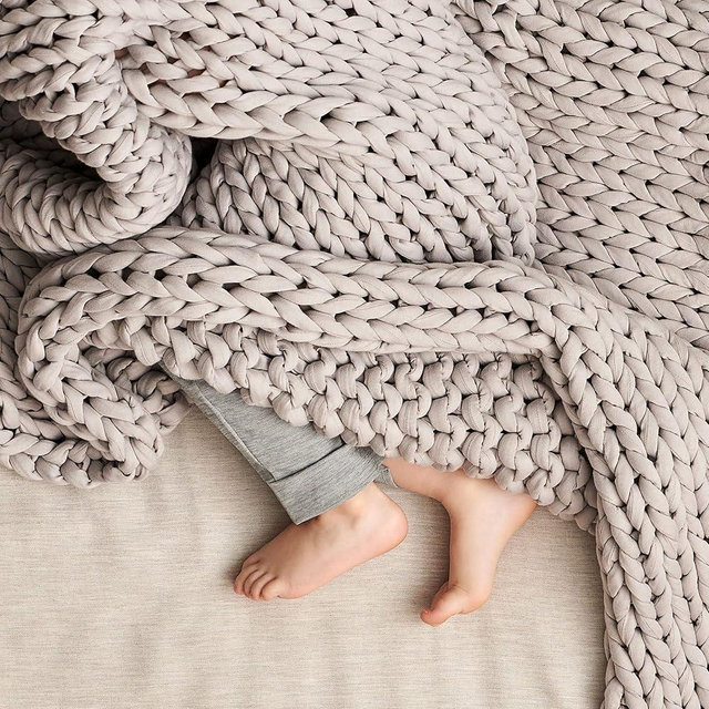 Bearaby Hand-Knit Kids Weighted Blanket - Chunky Knit Blanket - Sustainable, Breathable, and Calming - Machine Washable for Easy Maintenance (Moonstone Grey, 5 lbs)