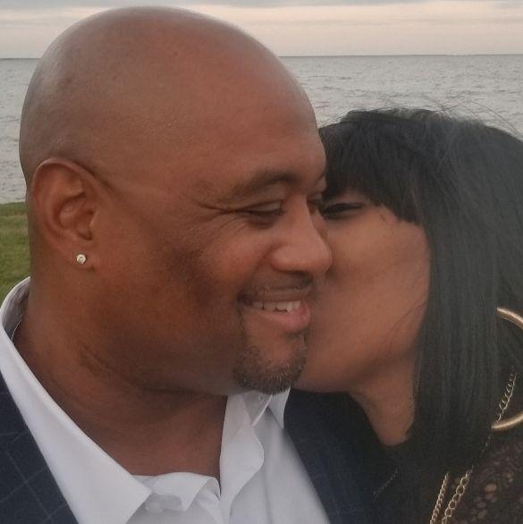 I just Love kissing on this man :)