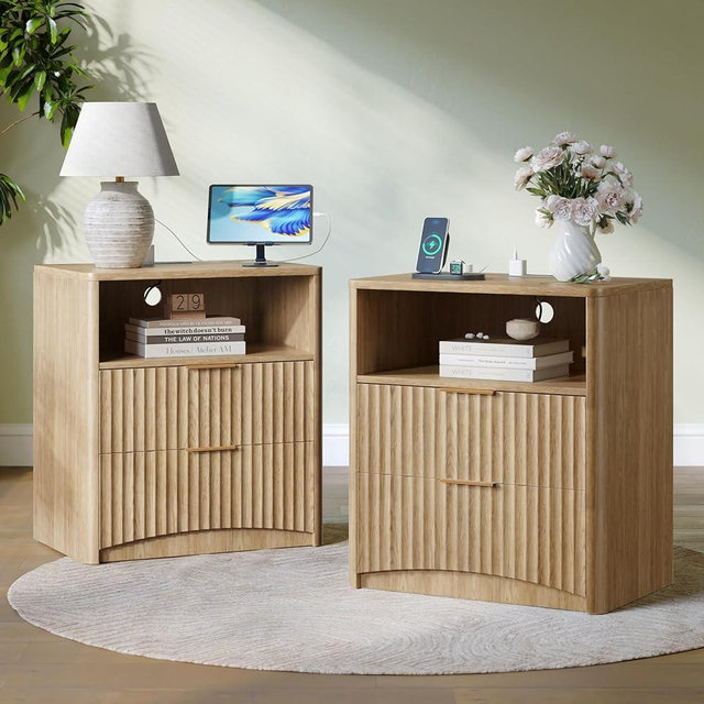 Evermagin Fluted Nightstand Set of 2 with Charging Station, Natural Oak Bedside Table with 2 Drawers, Wood End Table with Storage Mid Century Modern, Large Night Stand for Bedroom