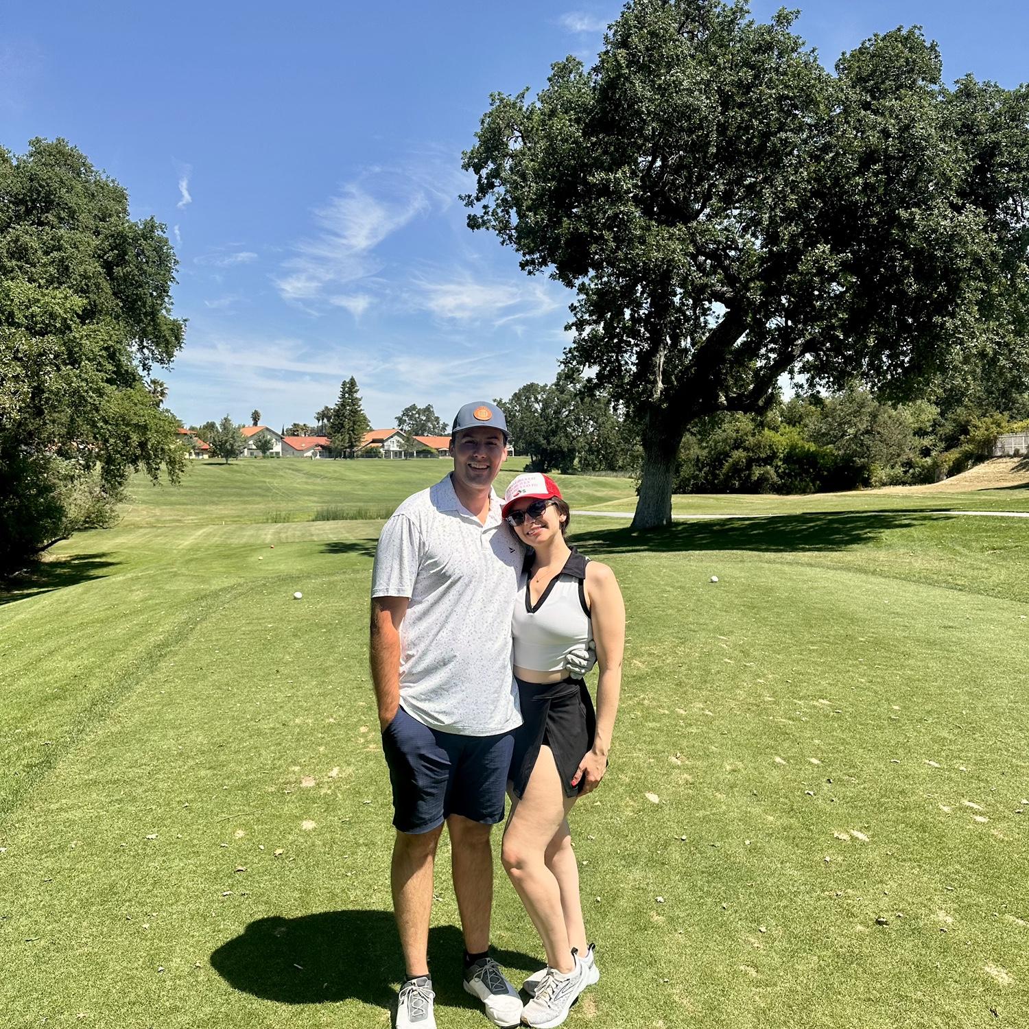 Couples that golf together💘
(David golfs, Becca watches the animals)