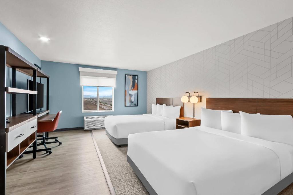 The Wedding Website of Miguel Mariscal and Kenzie Cremeens