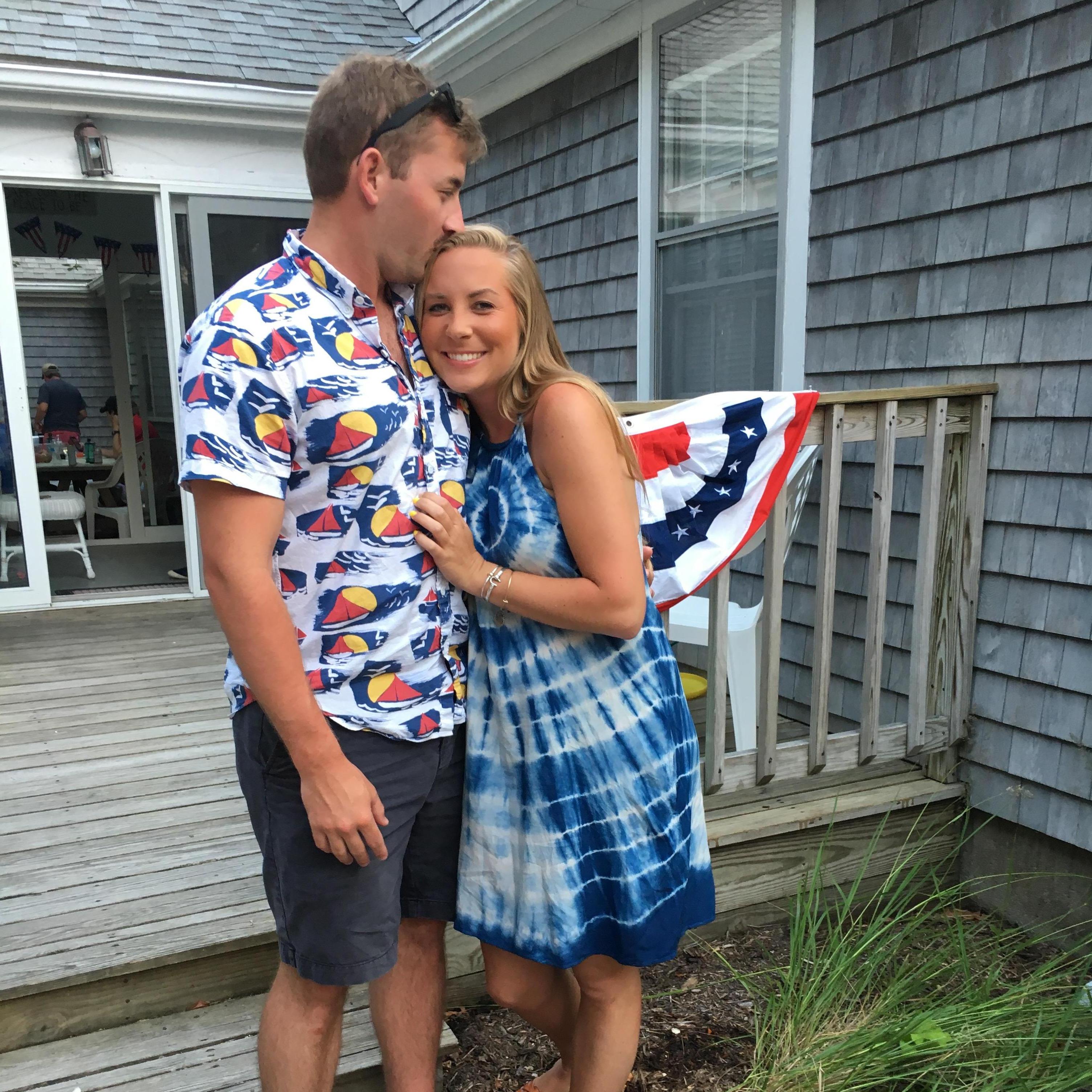 A classic Cape Cod day spent in Yarmouth, Mass complete with shucked oysters, sunburns, and memories made with Erin's huge family.