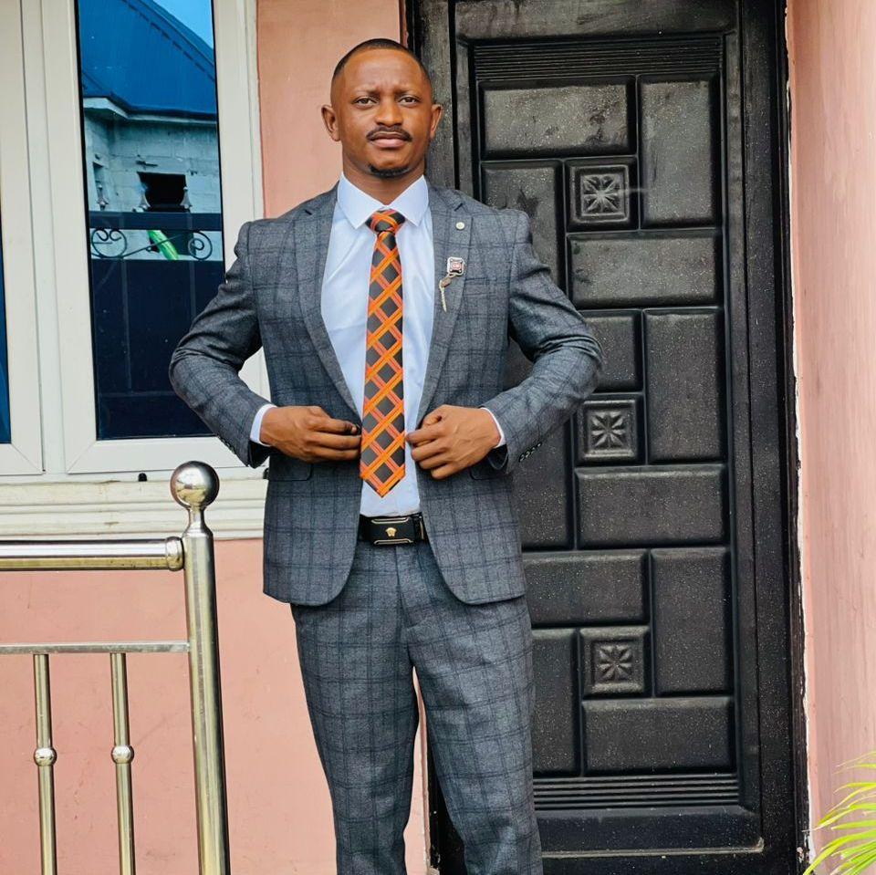 Hello, my name is Noble, ladies can call me Lyon. lol. i'm one of the Groomsmen