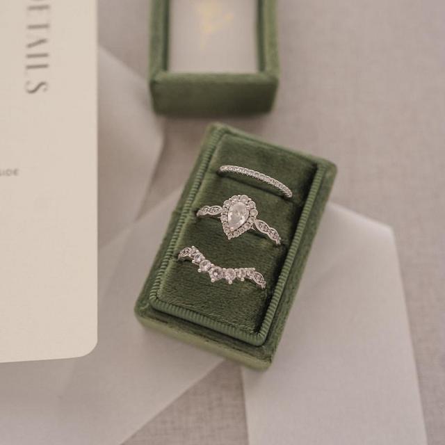 Three Slot Rectangle Velvet Ring Box