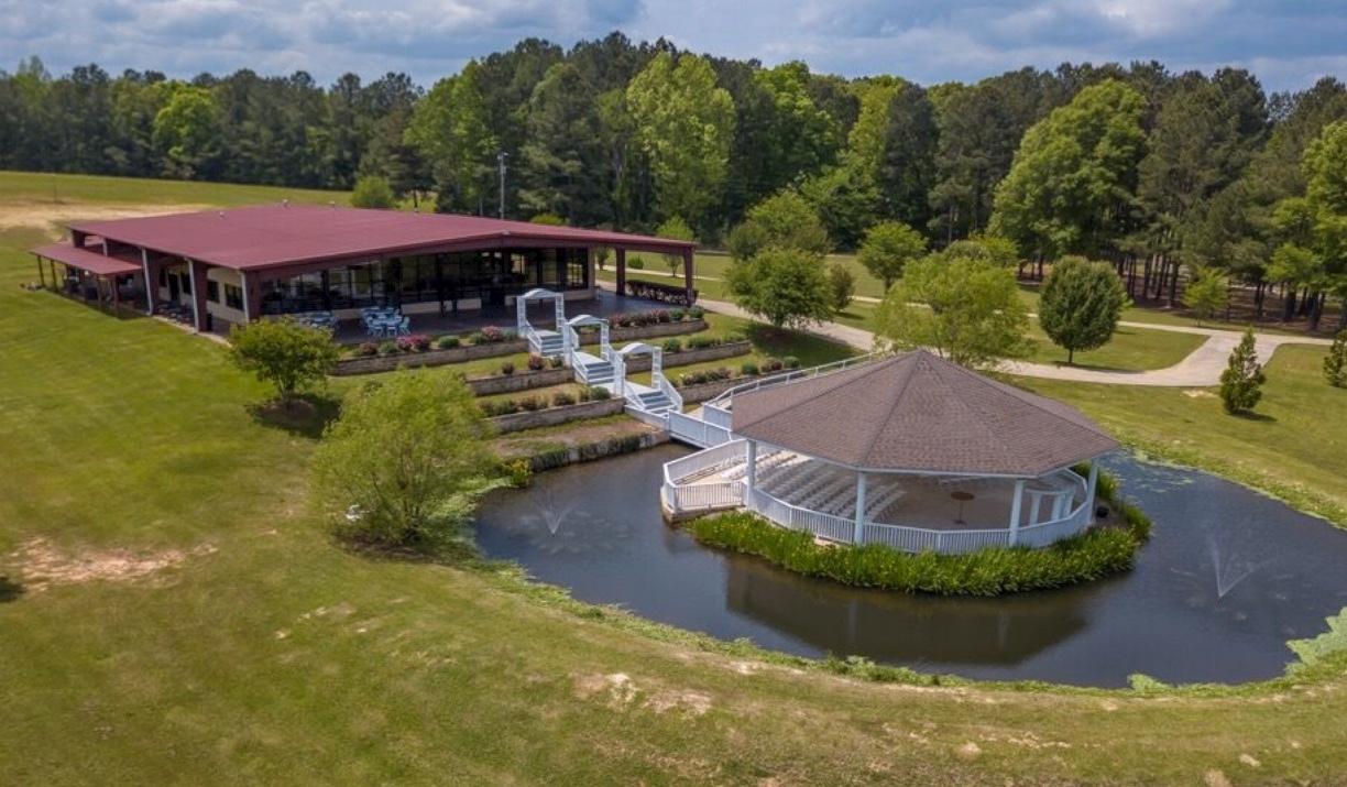The Wedding Website of Dominique Brown and Demetrick Johnson