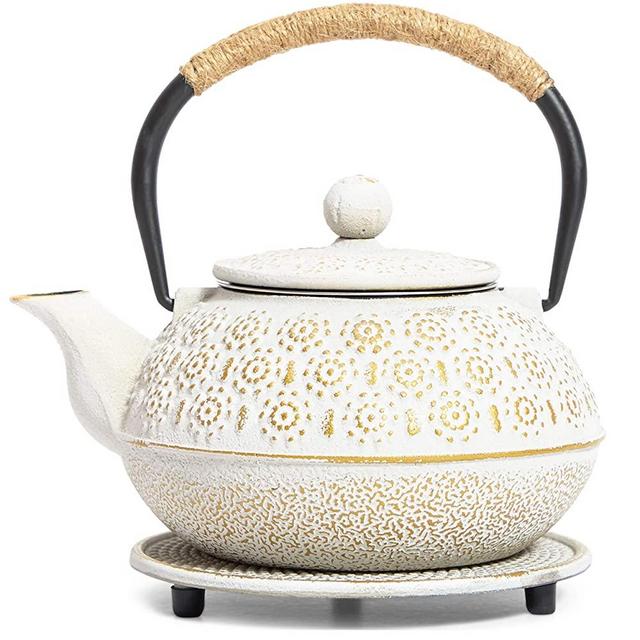 White Cast Iron Japanese Teapot with Handle, Infuser, and Trivet (800 ml, 27 oz)