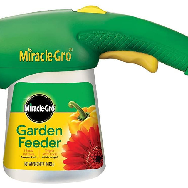 Miracle-Gro Garden Feeder with 1-Pound Miracle-Gro All Purpose Plant Food