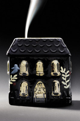 Haunted House Woody Honeycrisp & Pinecone Figural Glass Candle