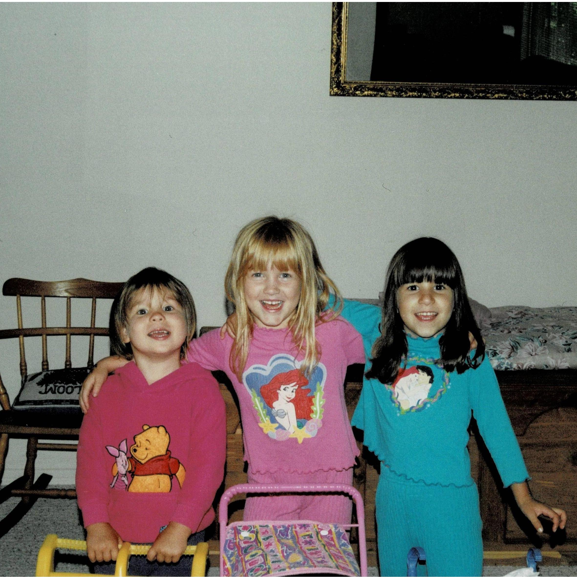 Marina with her sister and one of the bridesmaids, her cousin, Kaitlynn