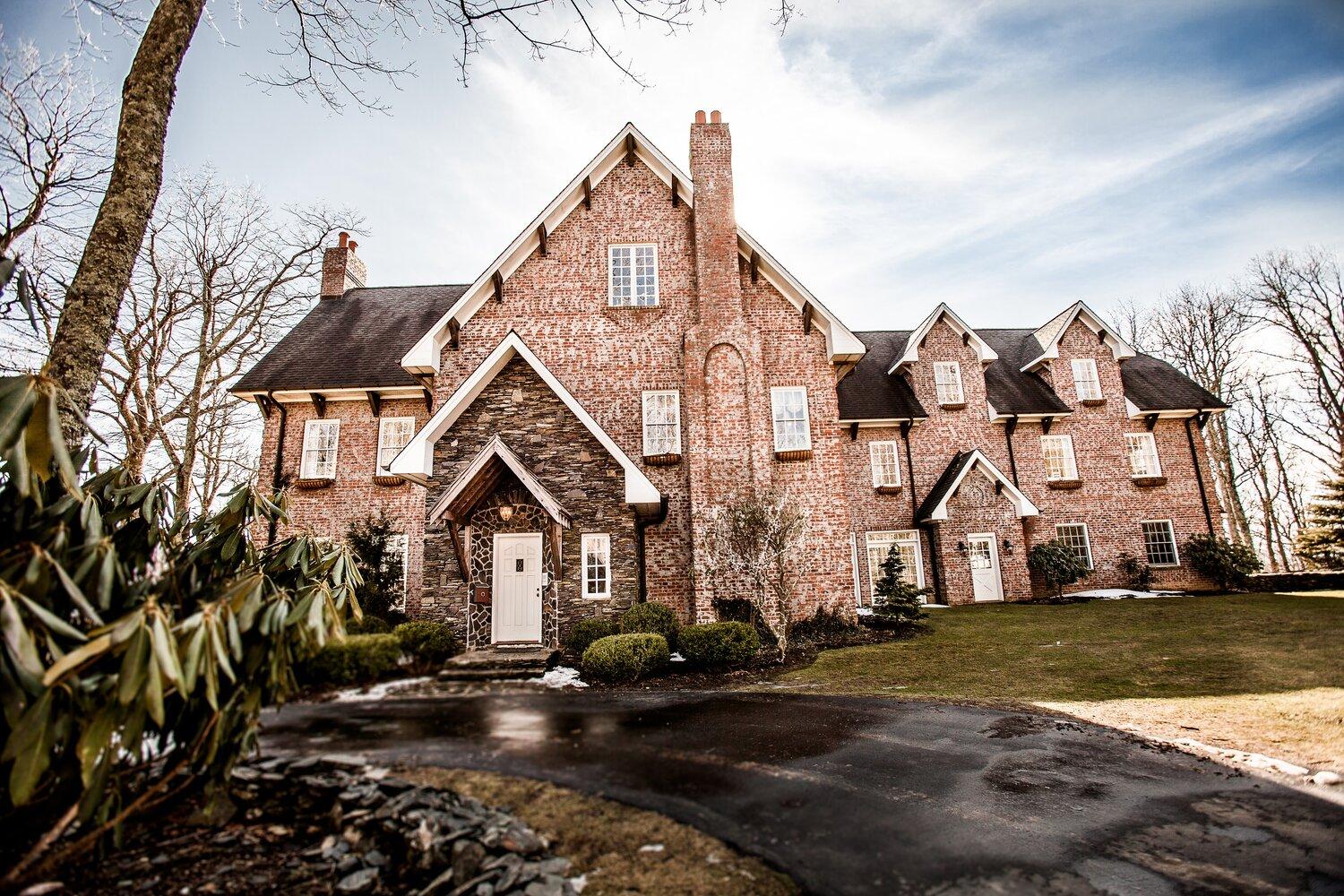 The Wedding Website of Lindsey White and Carson Searcy